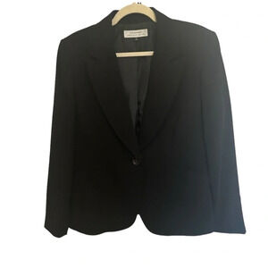 SZ14 Tahari single button black  blazer in excellent near brand new condition